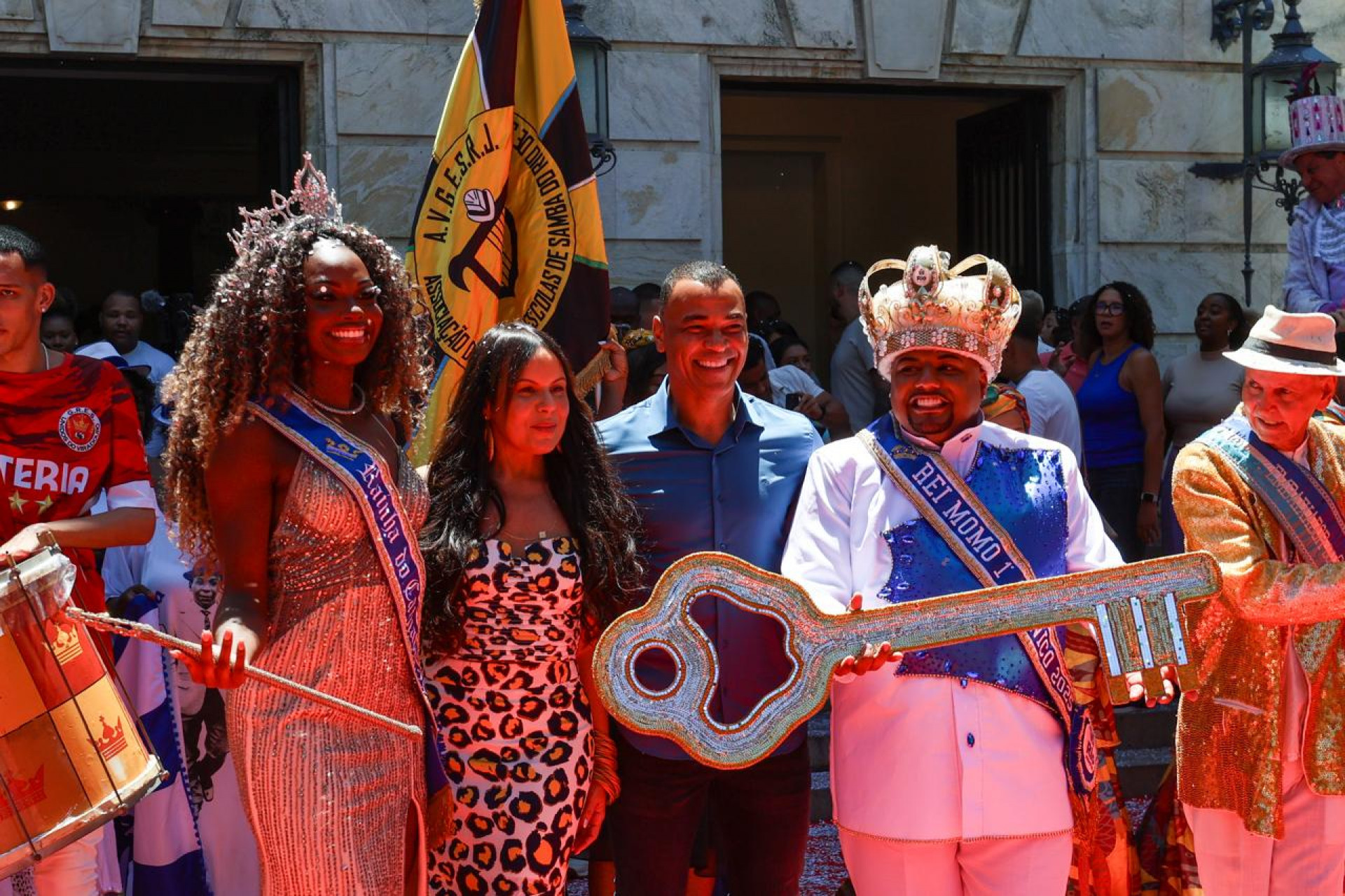 Paes entrega as chaves da cidade para o Rei Momo, Kaio Mackenzie, e sua Corte Real, em cerimônia no Palácio da Cidade - Renan Areias/Agência O Dia