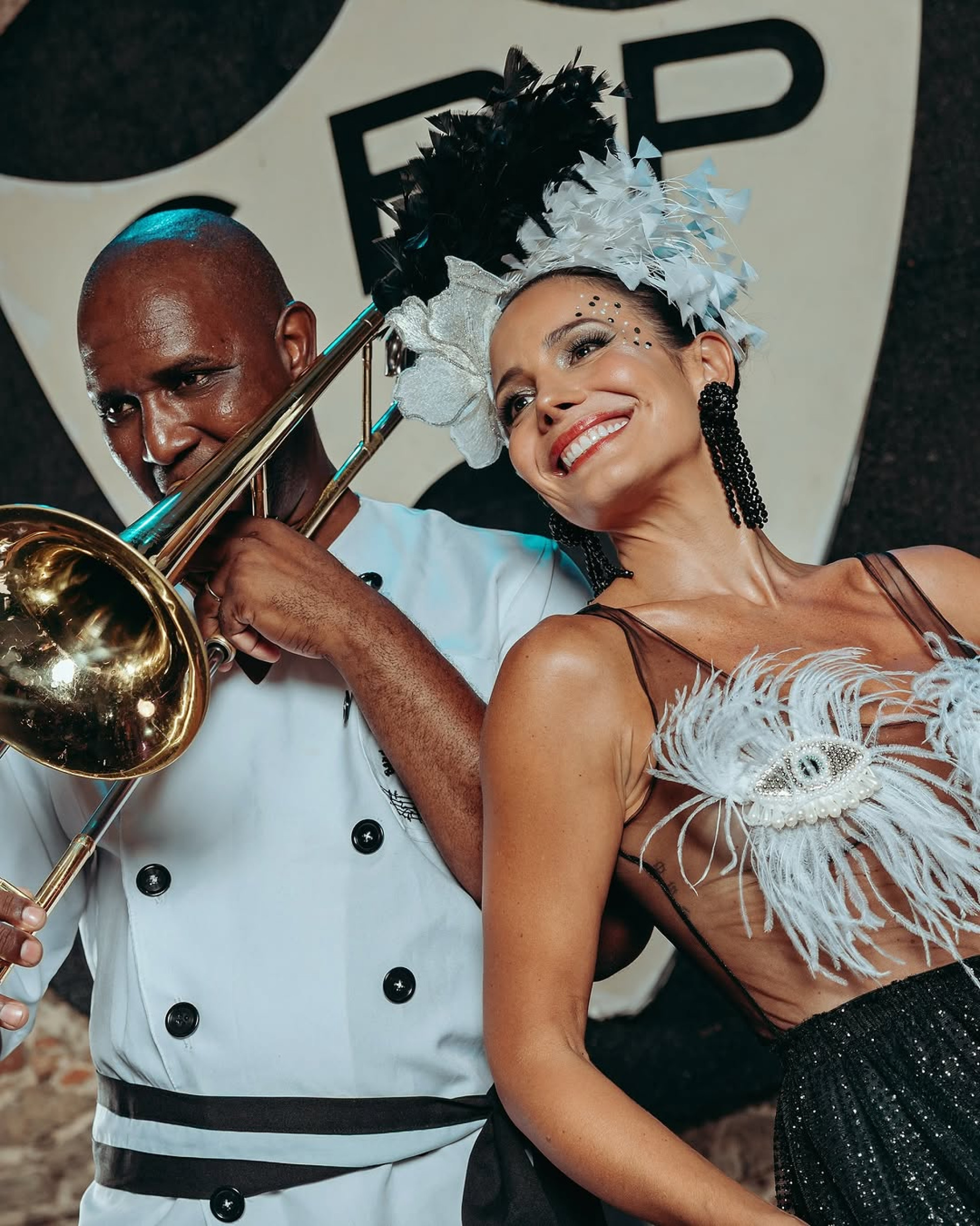 Ju Knust brilha em ensaio ao lado dos m&uacute;sicos do Cord&atilde;o da Bola Preta
 - Warley Venancio/Divulga&ccedil;&atilde;o