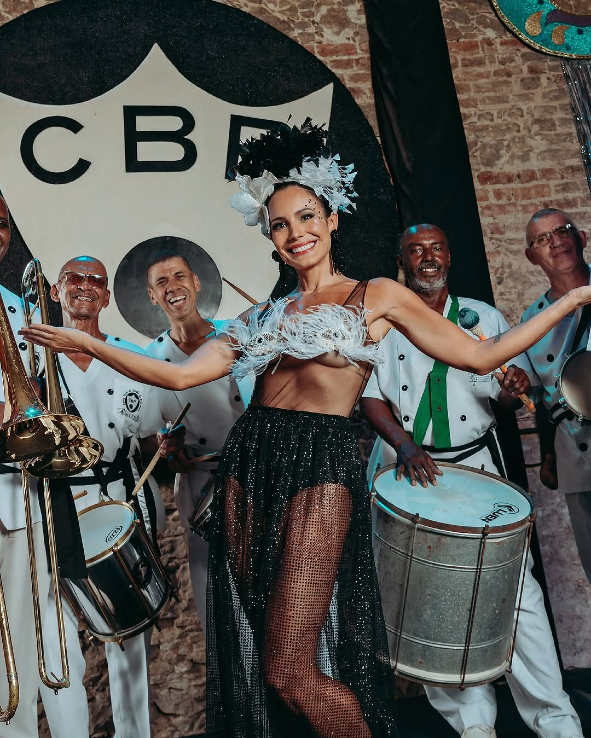 Ju Knust brilha em ensaio ao lado dos m&uacute;sicos do Cord&atilde;o da Bola Preta
 - Warley Venancio/Divulga&ccedil;&atilde;o