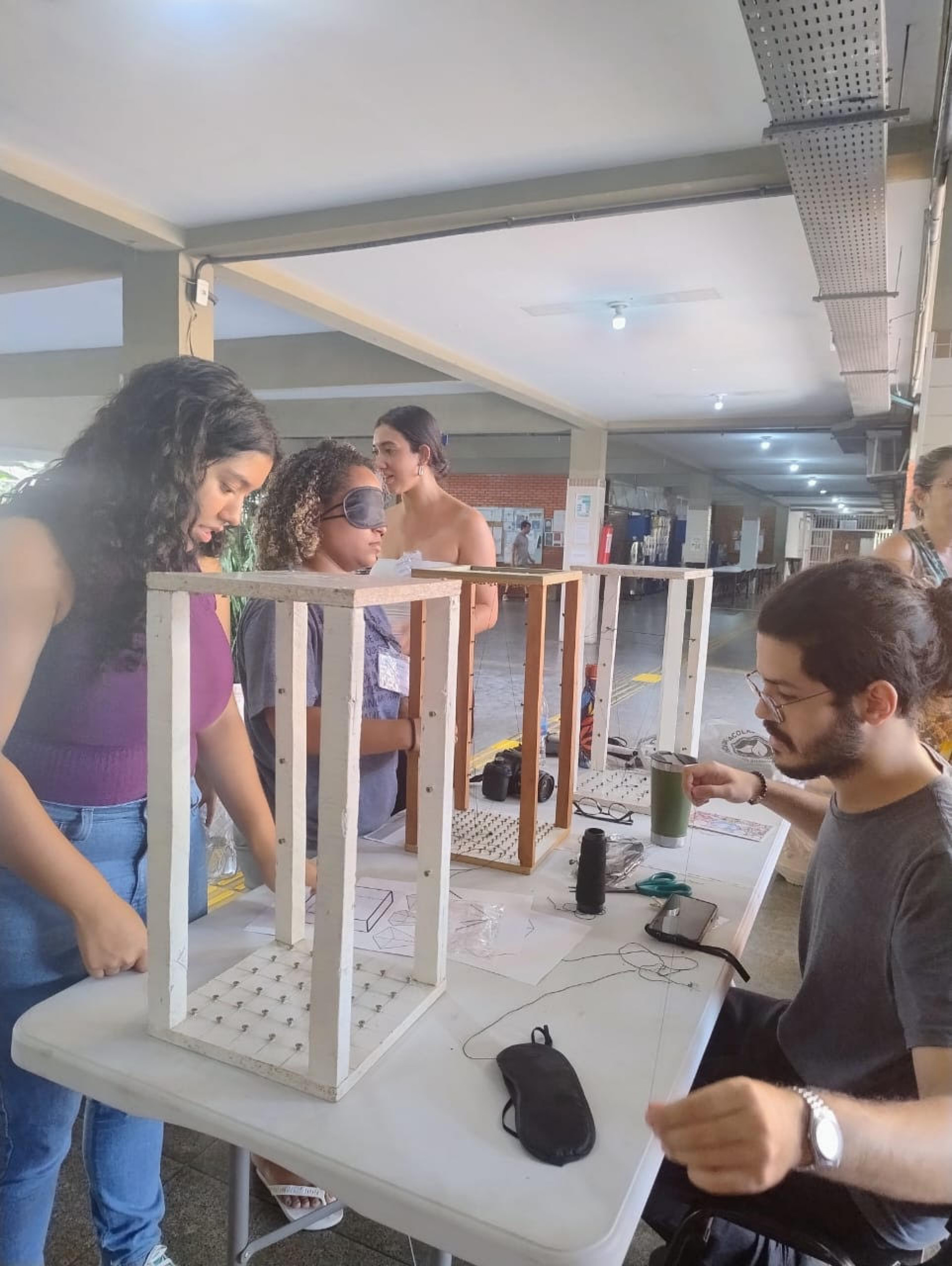 Os alunos levaram a proposta de um experimento volante, que consistia em uma esp&eacute;cie de sensor guia para cegos, que emite sons ao se aproximar de obst&aacute;culos - Divulga&ccedil;&atilde;o / IFRJ Nil&oacute;polis