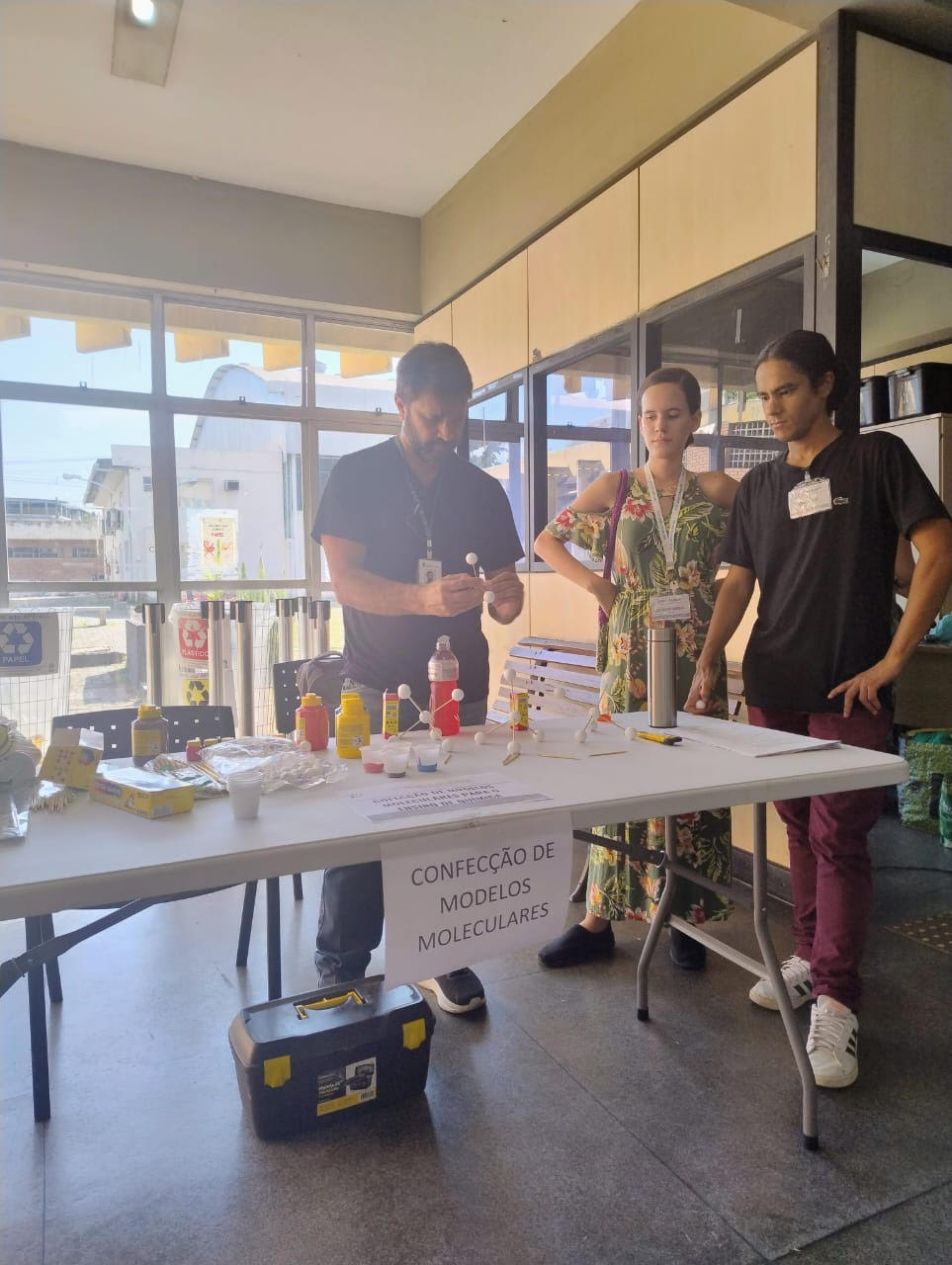 Al&eacute;m da palestra de abertura, oficinas de materiais manipul&aacute;veis nas &aacute;reas da matem&aacute;tica, qu&iacute;mica e f&iacute;sica - Divulga&ccedil;&atilde;o / IFRJ Nil&oacute;polis