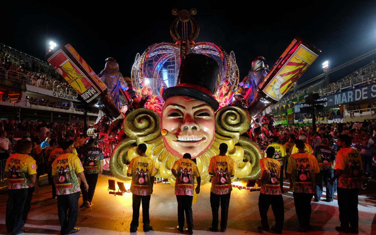 Desfile da S&eacute;rie Ouro Carnaval 2025 - Desfile da G.R.E.S Uni&atilde;o de Maric&aacute;, na Avenida Marqu&ecirc;s de Sapuca&iacute;, no Centro do Rio de Janeiro, nesta sexta-feira (28).  - Pedro Teixeira/Ag&ecirc;ncia O Dia