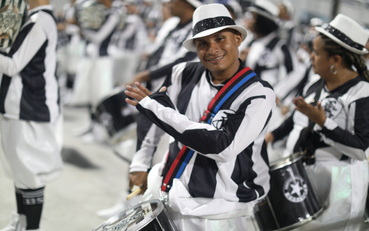 Desfile da Botafogo Samba Clube na Marqu&ecirc;s de Sapuca&iacute; no Carnaval 2025


 - Pedro Teixeira/Ag&ecirc;ncia O Dia
