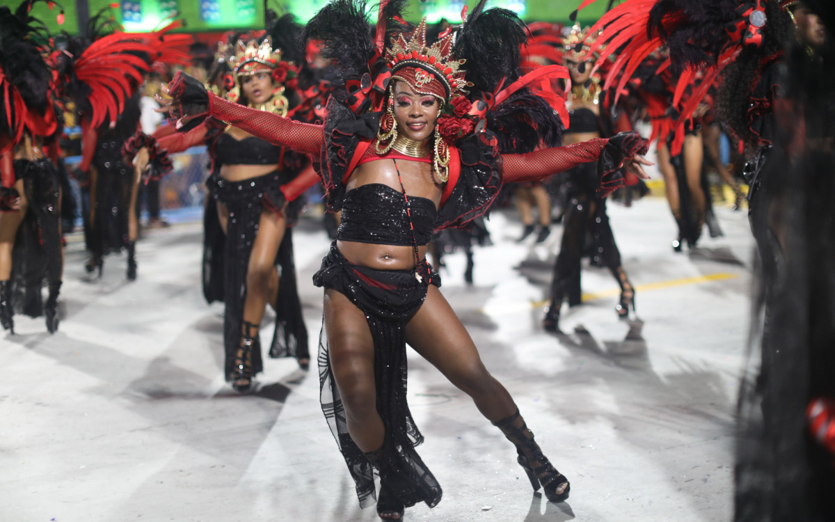 Desfile da Série Ouro Carnaval 2025 - Desfile da G.R.E.S União de Maricá, na Avenida Marquês de Sapucaí, no Centro do Rio de Janeiro, nesta sexta-feira (28).
