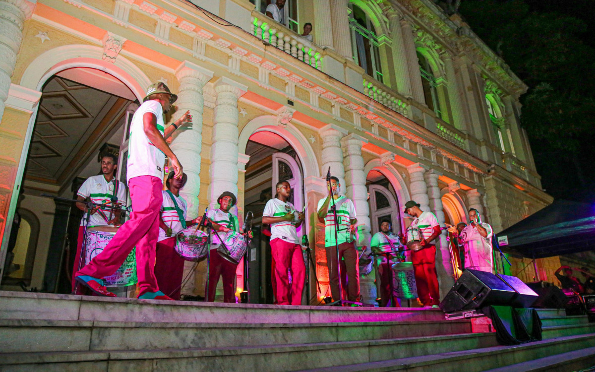 Bateria da Mangueira na Folia Imperial