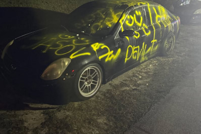 Mulher vandaliza carro por engano ao tentar se vingar do ex