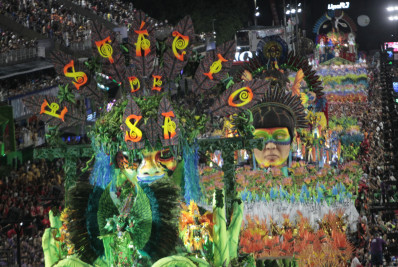 Estácio: Samba e canto dos componentes se destacam, mas escola peca em evolução