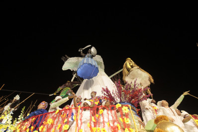 Tradição retorna à Sapucaí com enredo potente, mas enfrenta problemas de evolução e na parte plástica