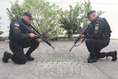 Mulher é presa com drogas no Santo Cristo
