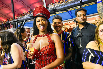 Iza e Yuri Lima curtem primeiro dia de Carnaval em SP juntinhos