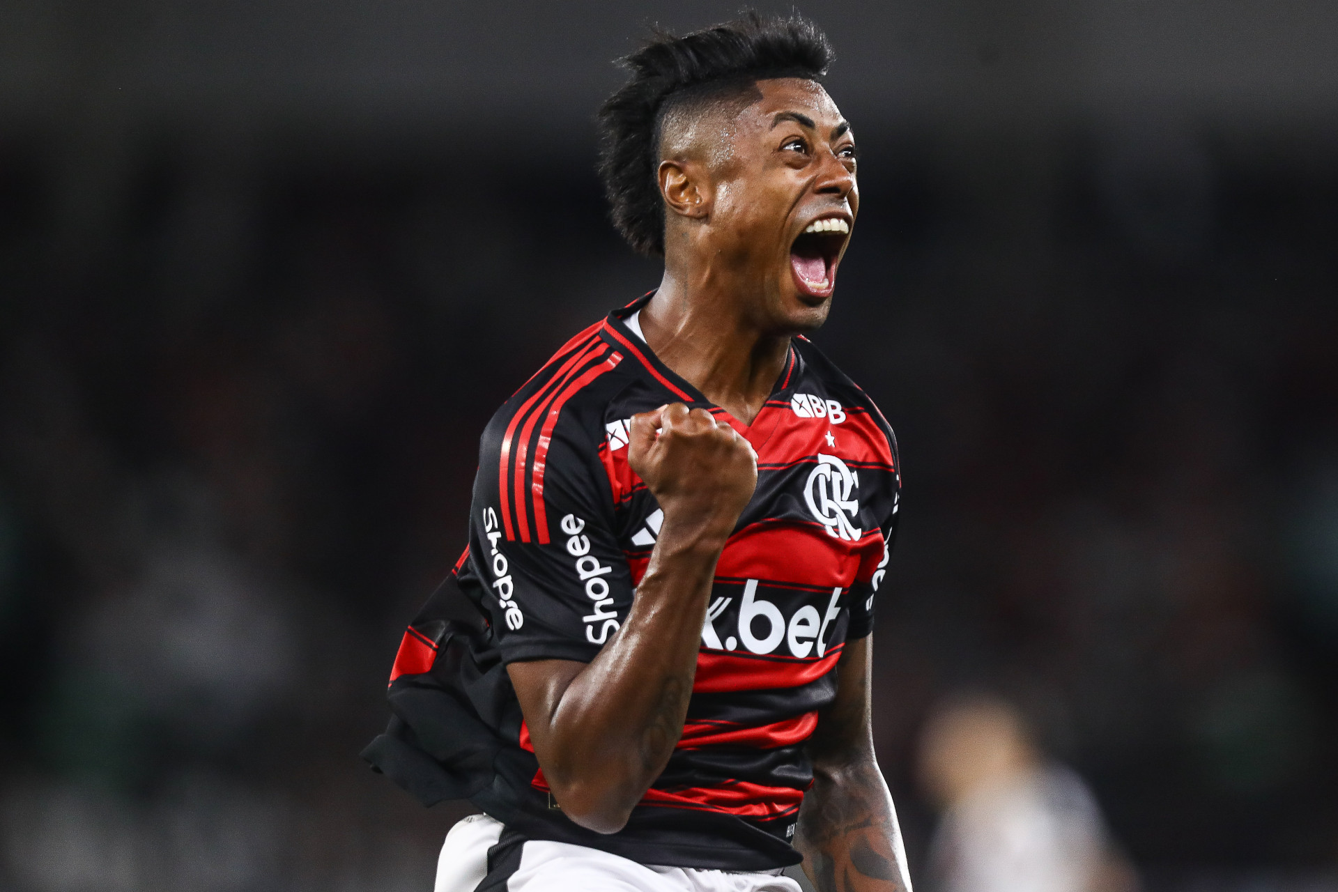Comemora&ccedil;&atilde;o de Bruno Henrique ap&oacute;s anotar um gola&ccedil;o em Vasco x Flamengo - Gilvan de Souza/Flamengo