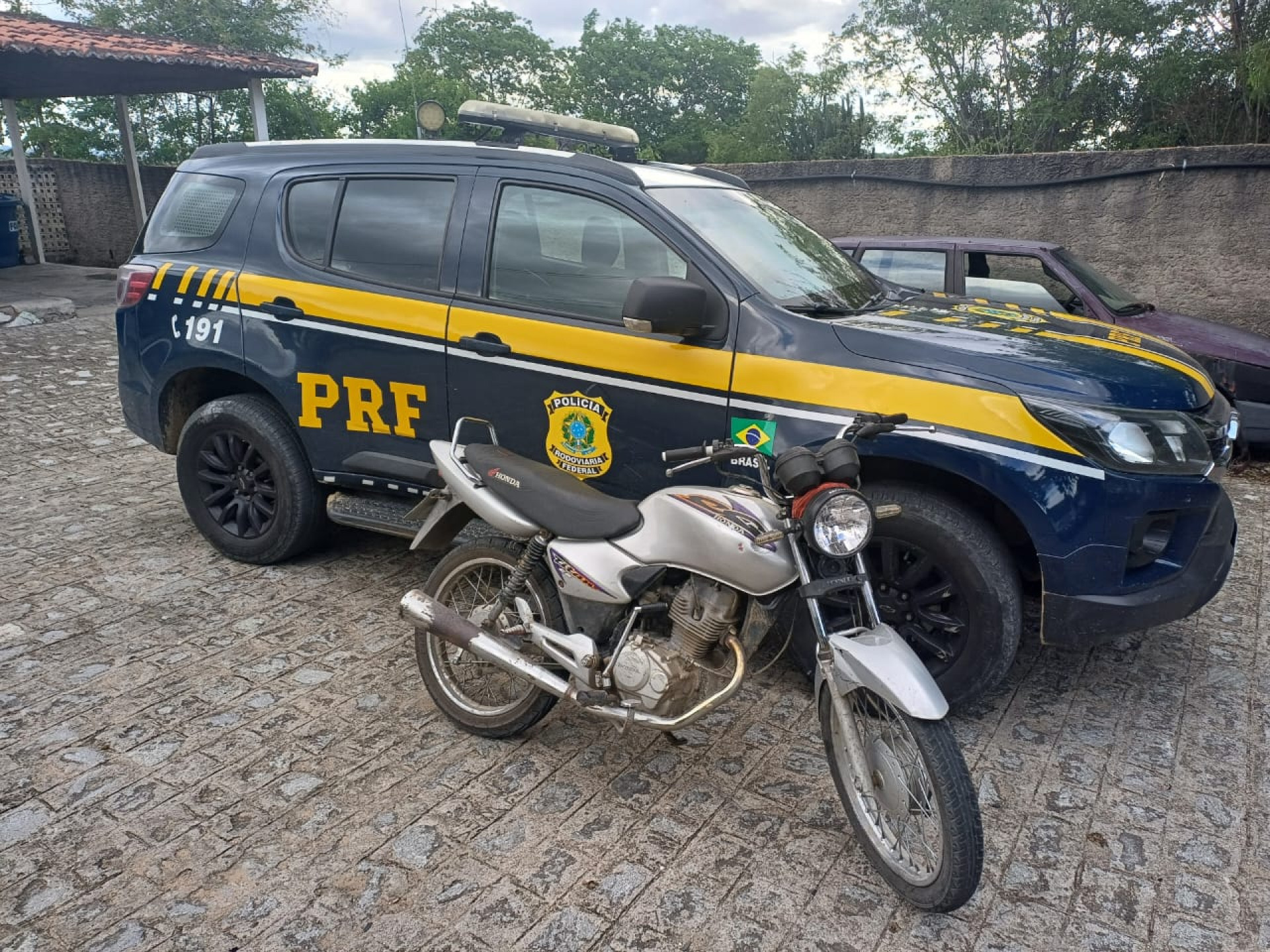 carros foram recuperados em Recife e Garanhuns - Divulgação / PRF