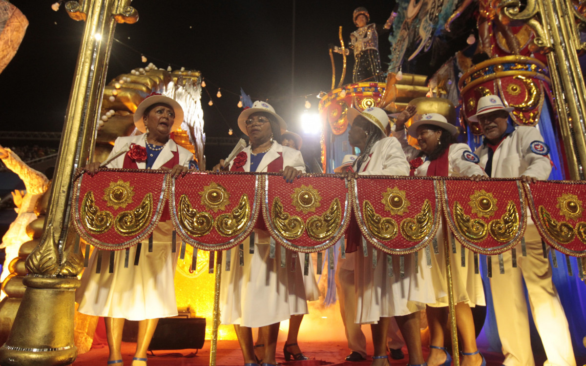 Desfile da Série Ouro Carnaval 2025 - Desfile da G.R.E.S Acadêmicos de Vigário Geral, na Avenida Marquês de Sapucaí, no Centro do Rio de Janeiro, neste sábado (01). Foto: Reginaldo Pimenta / Agencia O Dia