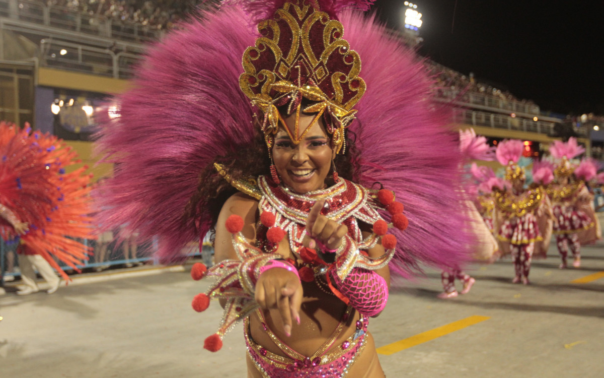 Desfile da Série Ouro Carnaval 2025 - Desfile da G.R.E.S Acadêmicos de Vigário Geral, na Avenida Marquês de Sapucaí, no Centro do Rio de Janeiro, neste sábado (01). Foto: Reginaldo Pimenta / Agencia O Dia