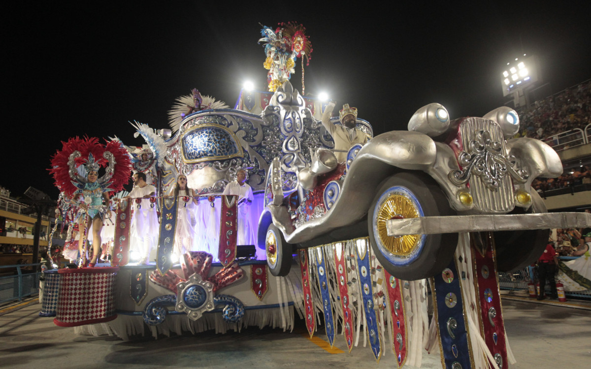 Desfile da Série Ouro Carnaval 2025 - Desfile da G.R.E.S Acadêmicos de Vigário Geral, na Avenida Marquês de Sapucaí, no Centro do Rio de Janeiro, neste sábado (01). Foto: Reginaldo Pimenta / Agencia O Dia