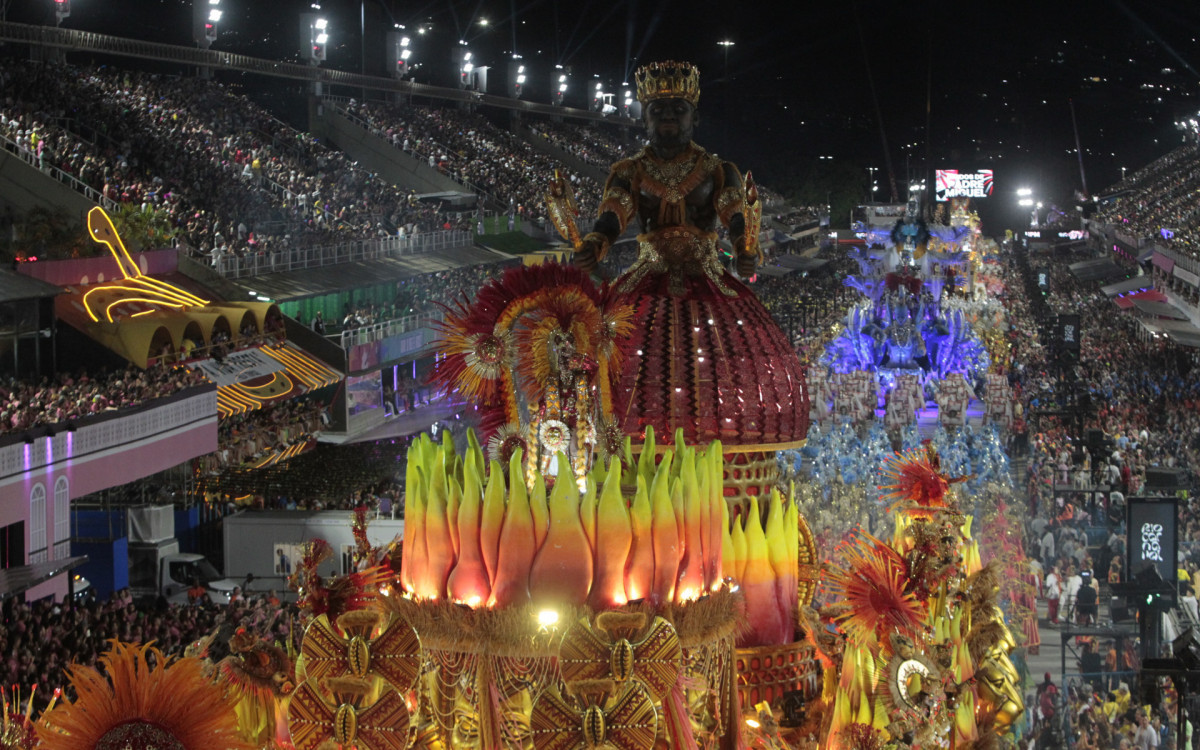 Desfile do Grupo Especial Carnaval 2025 - Desfile da G.R.E.S Unidos de Padre Miguel, na Avenida Marquês de Sapucaí, no Centro do Rio de Janeiro, neste domingo (02).