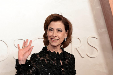 Fernanda Torres brilha no tapete vermelho do Oscar: 'Estou ótima'