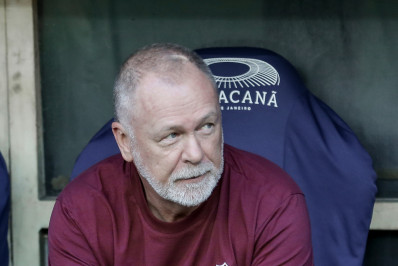 Mano analisa impacto de Arias em nova função e elogia o jogador: 'Brilhante'