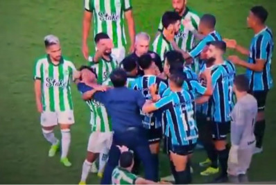 Após agressão do técnico do Grêmio, atleta do Juventude vai à delegacia fazer B.O.
