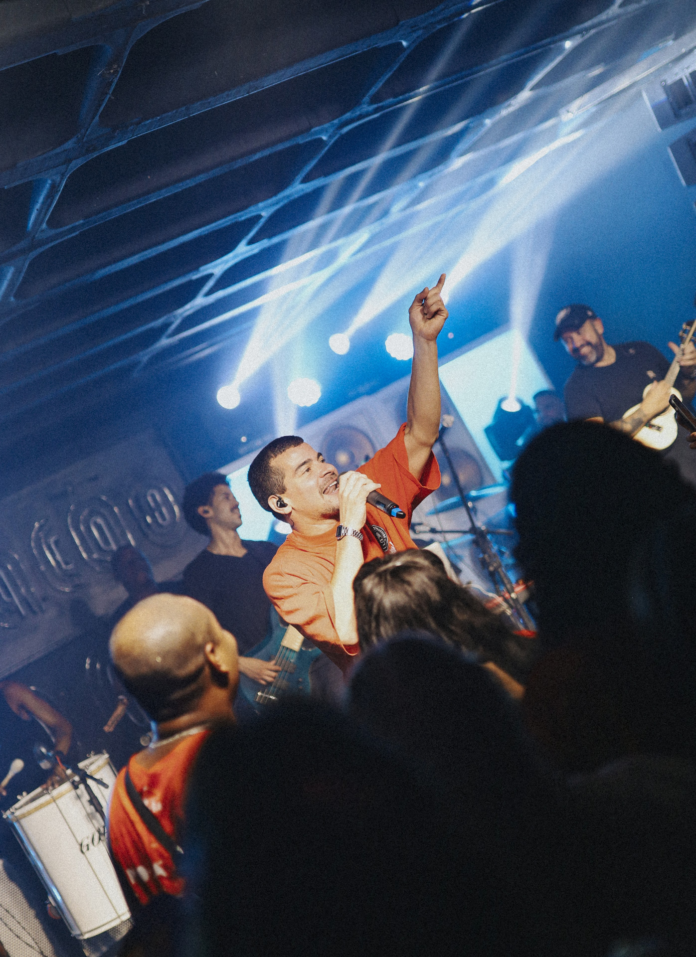 Jô Borges e Gabriela no palco do Favela
