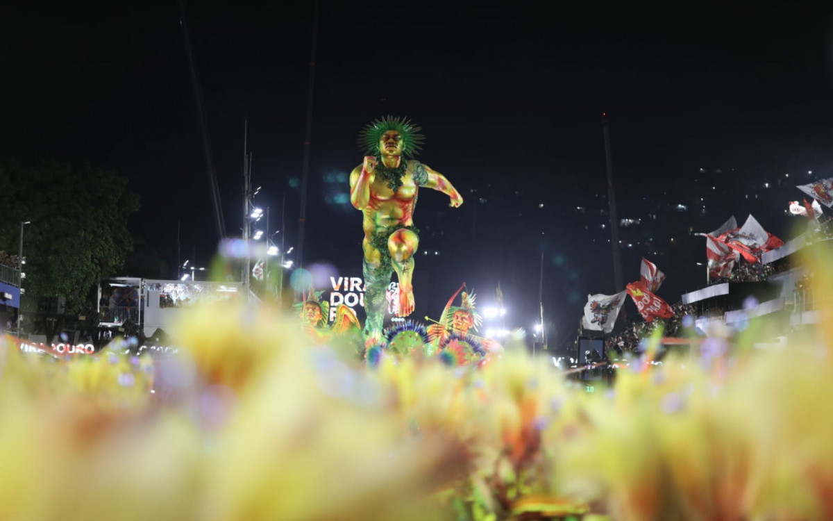 Viradouro teve desfile luxuoso na Sapucaí