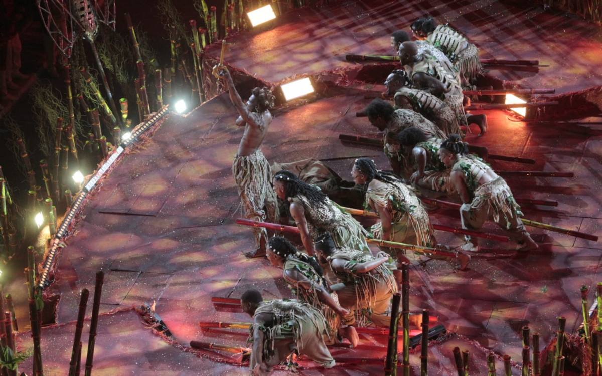 Viradouro apresentou desfile um plástica invejável 