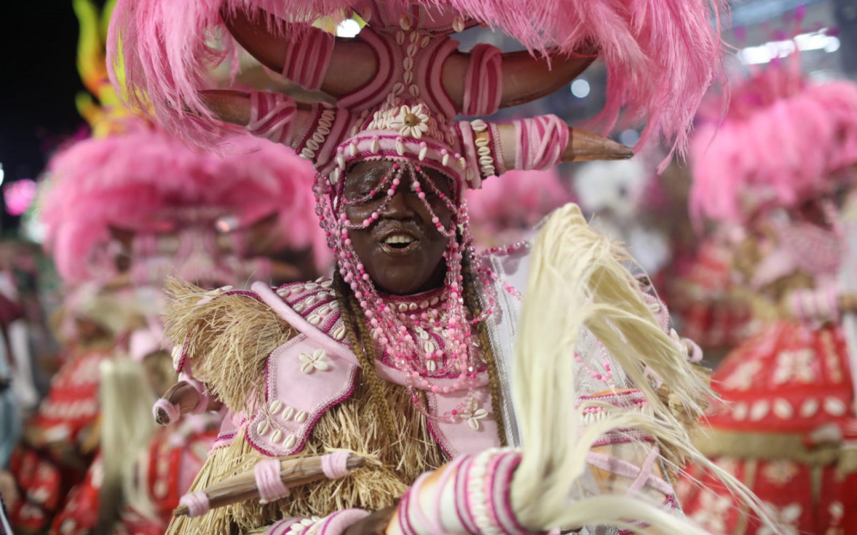 Mangueira trouxe enredo sobre povo bantu