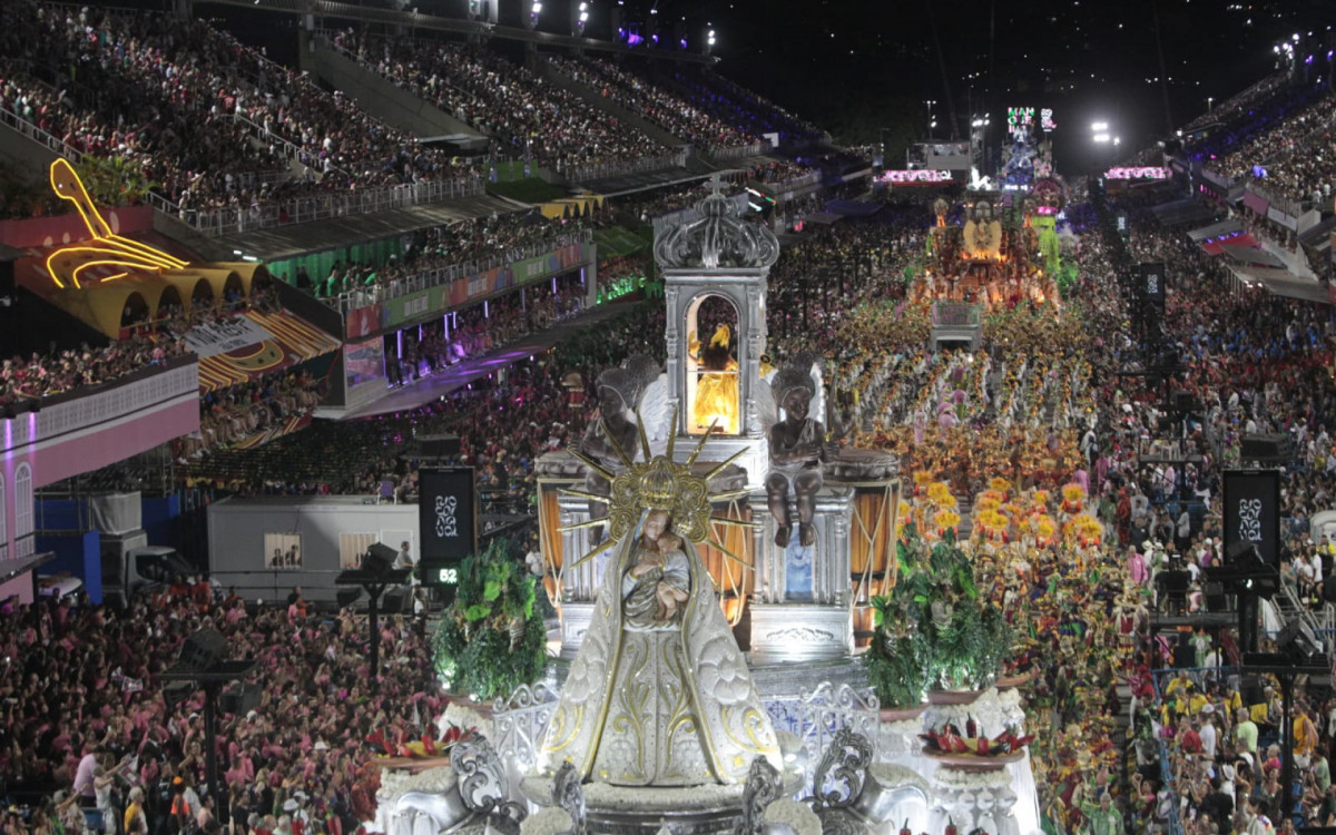 Comissão de frente foi destaque na Mangueira