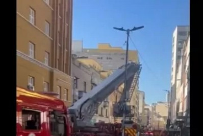 Incêndio atinge edificação comercial no Centro de São Paulo e mobiliza 11 viaturas dos bombeiros