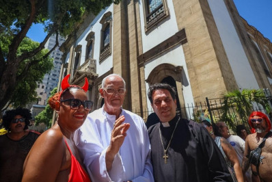 Rock dos anos 1980 embala o bloco Dinossauros Nacionais no Centro