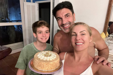 Ana Hickmann mostra celebração de aniversário ao lado de Edu Guedes