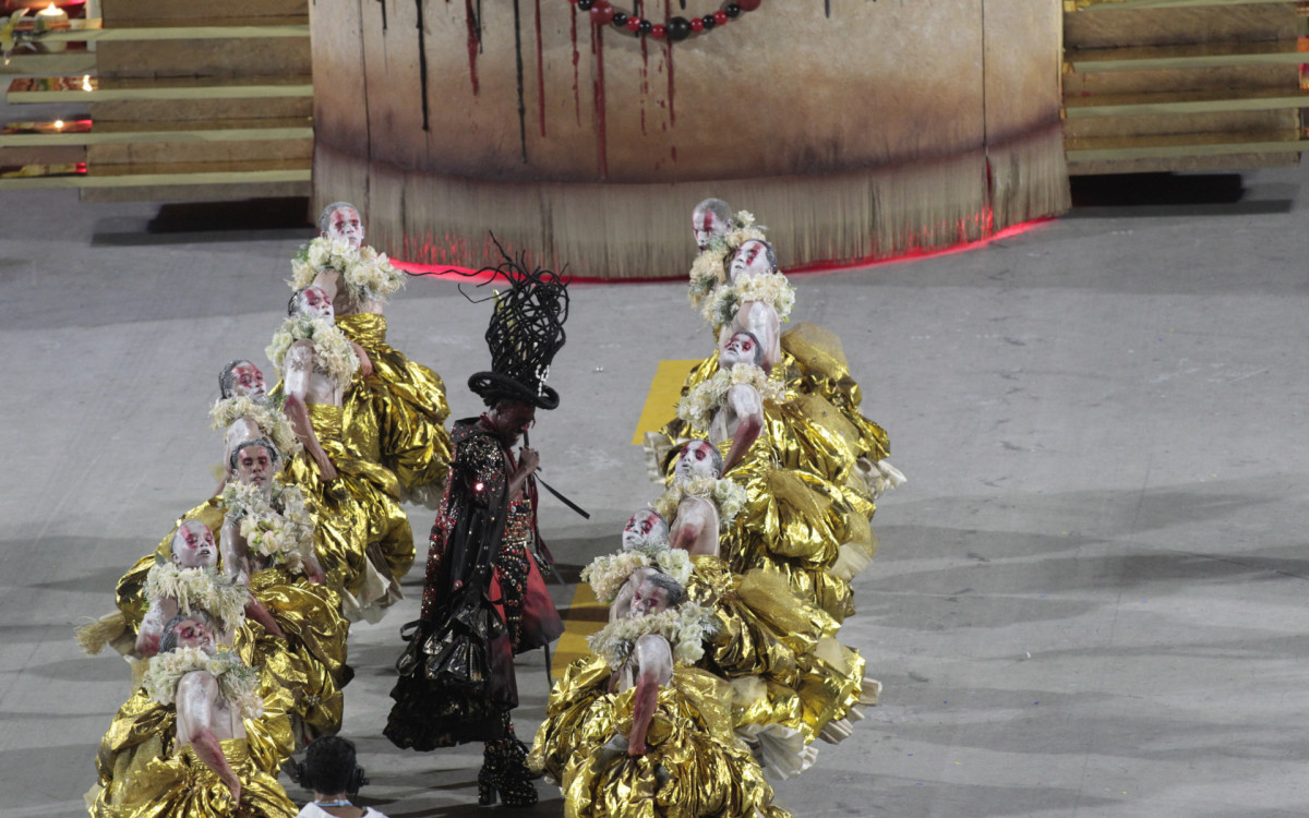 O desfile arrebatador da azul e branco, na ter&ccedil;a-feira (3) - Reginaldo Pimenta / Agencia O Dia