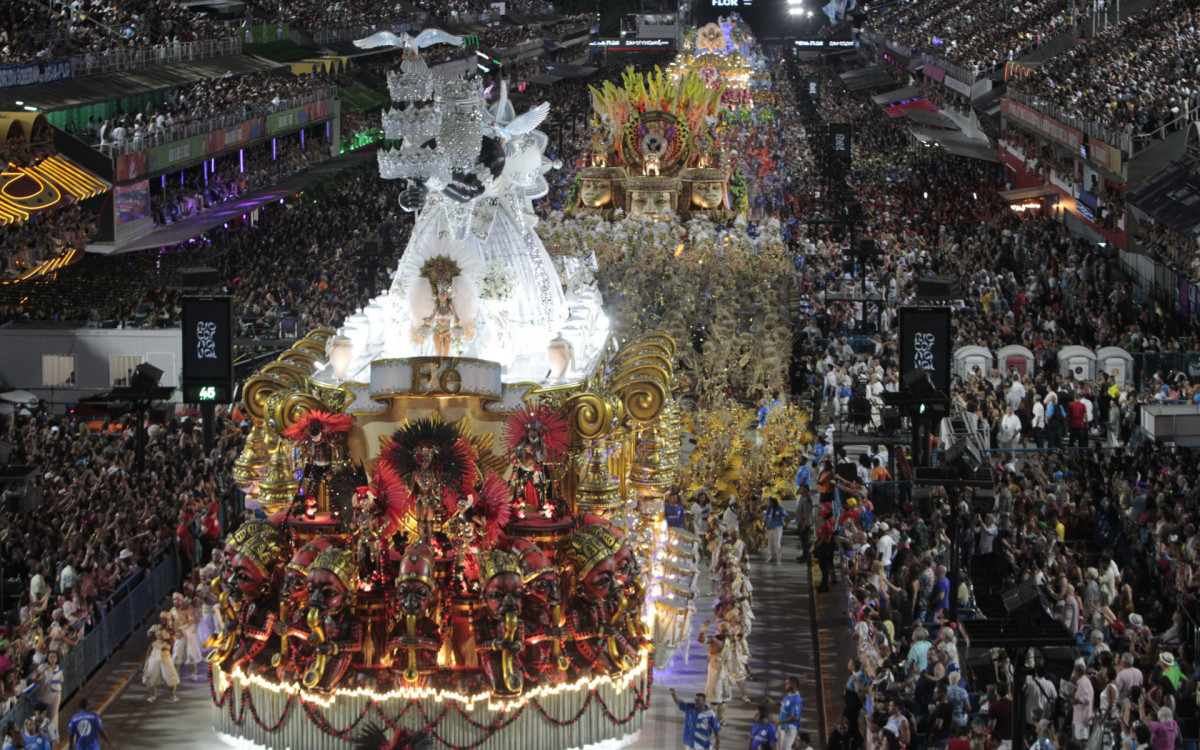 Beija-Flor entrou na Sapucaí com o enrendo 'Laíla de Todos os Santos, Laíla de Todos os Sambas' - Reginaldo Pimenta/Agência O Dia