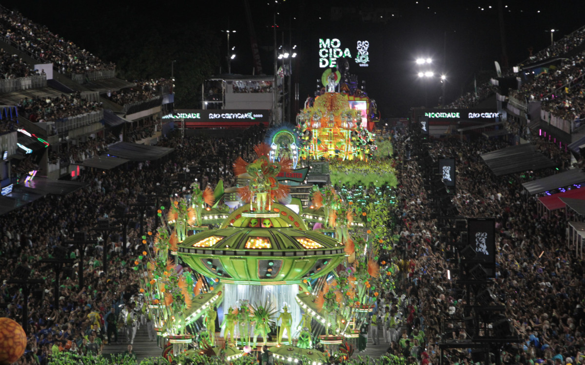 Mocidade abriu último dia de desfiles com o enredo 'Voltando para o futuro – Não há limites para sonhar' - Reginaldo Pimenta / Agencia O Dia