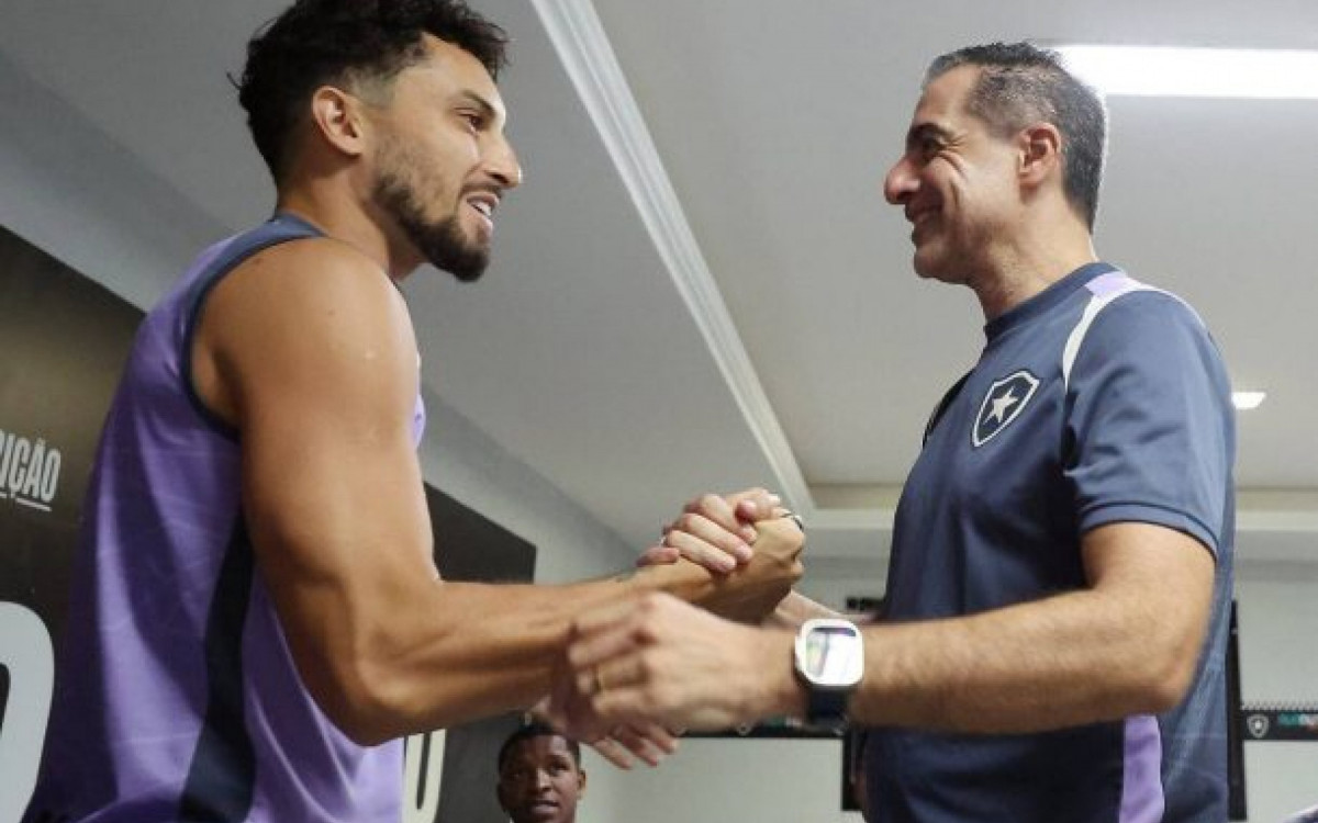 Renato Paiva comanda primeiro treino no Botafogo