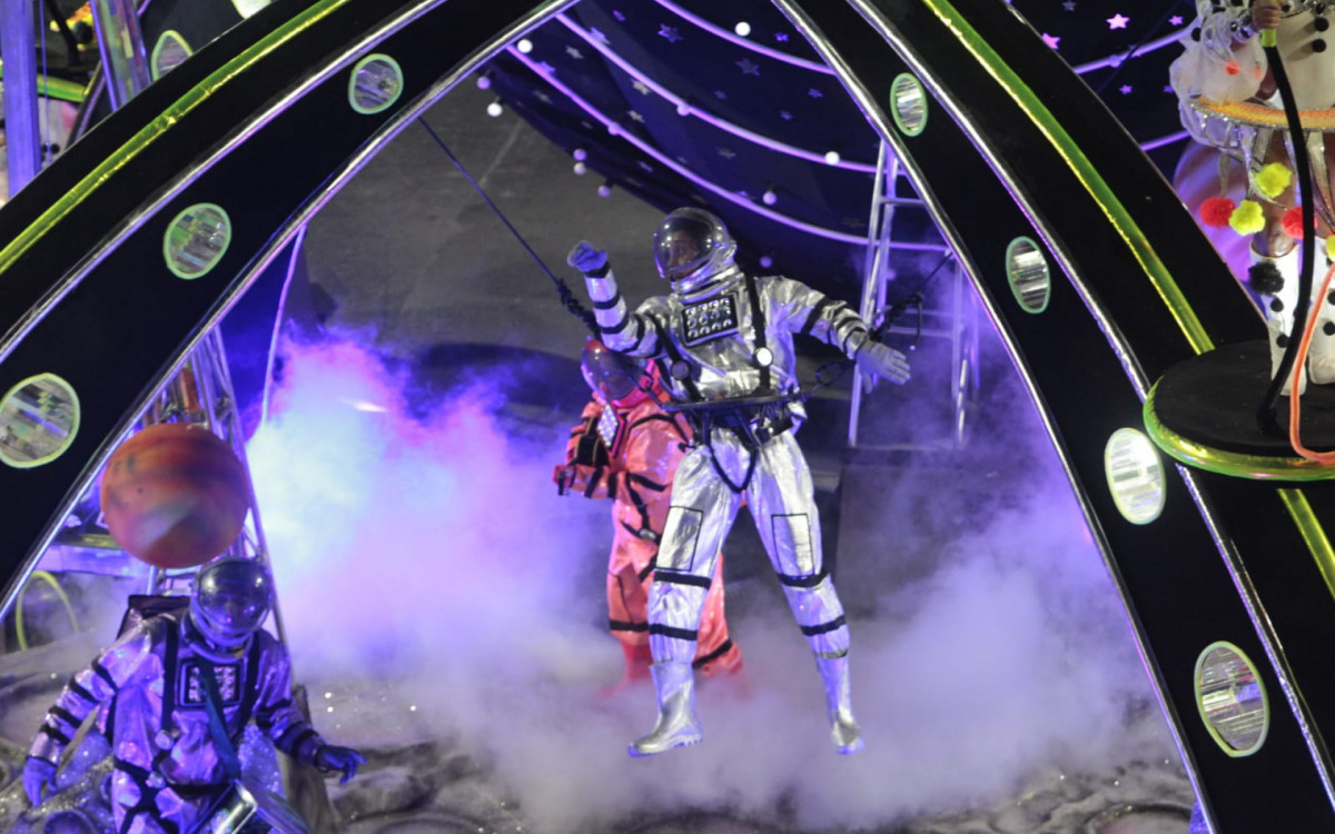 Mocidade levou o público da Sapucaí à uma viagem intergaláctica com muita tecnologia