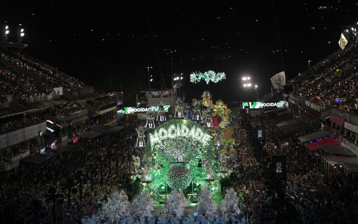 Mocidade levou o público da Sapucaí à uma viagem intergaláctica com muita tecnologia