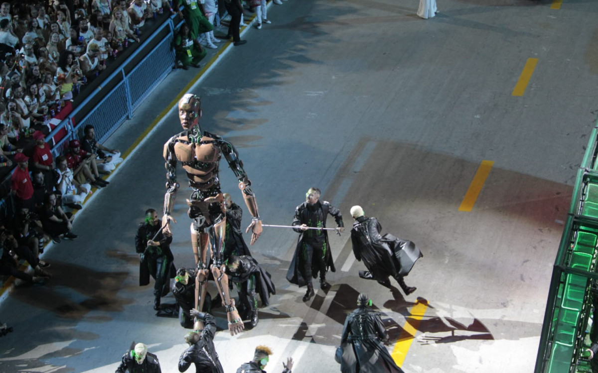 Mocidade levou o público da Sapucaí à uma viagem intergaláctica com muita tecnologia