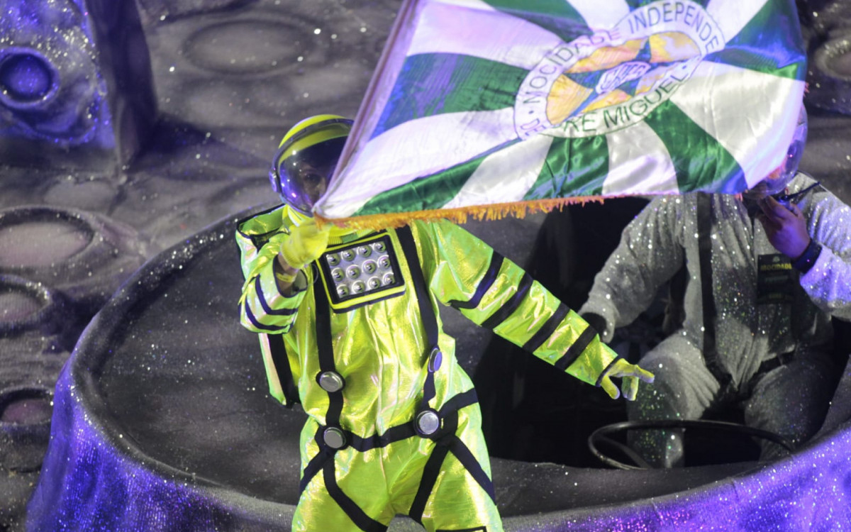 Mocidade levou o público da Sapucaí à uma viagem intergaláctica com muita tecnologia