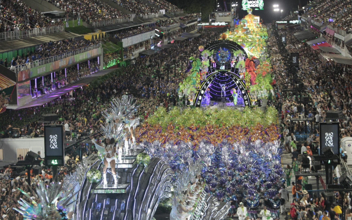 Mocidade levou o público da Sapucaí à uma viagem intergaláctica com muita tecnologia