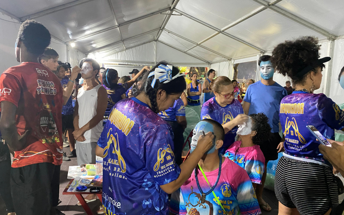 Maquiadores e desfilantes aprovam novo espaço de caracterização - Foto: Thalita Queiroz / Agência O Dia