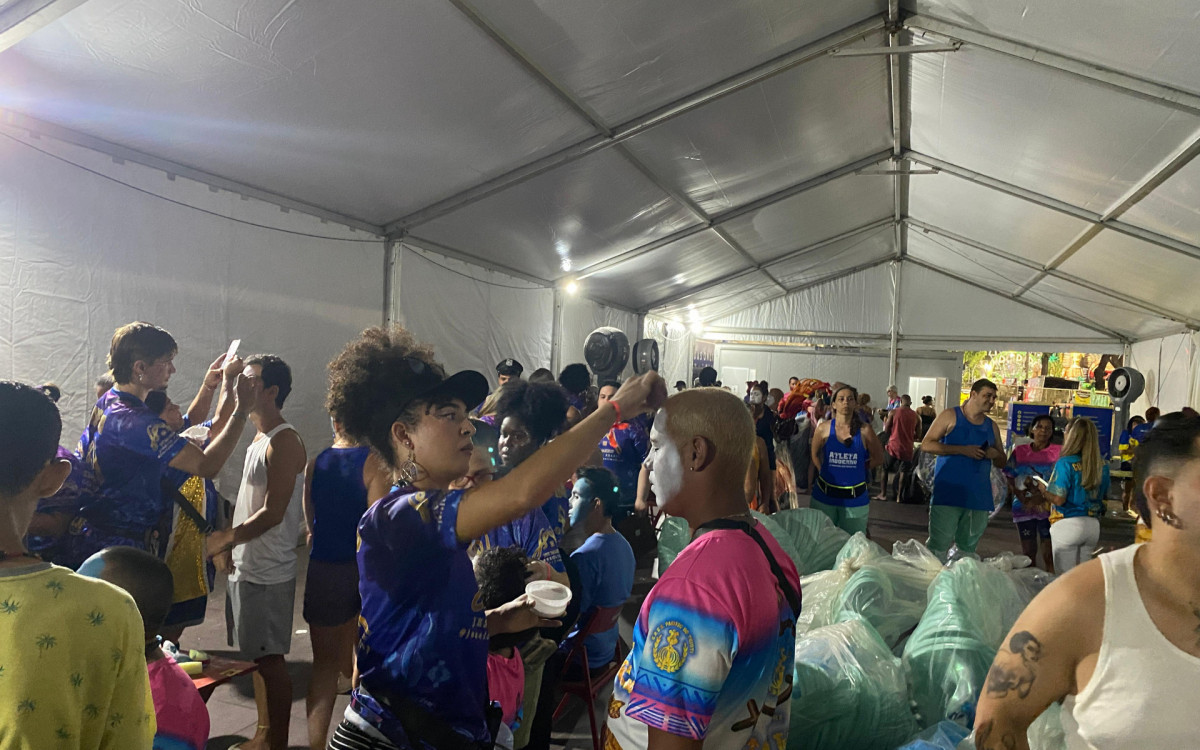 Maquiadores e desfilantes aprovam novo espaço de caracterização - Foto: Thalita Queiroz / Agência O Dia