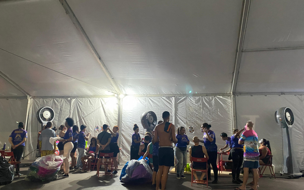 Maquiadores e desfilantes aprovam novo espaço de caracterização - Foto: Thalita Queiroz / Agência O Dia