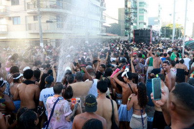 Carnaval da Alegria lota hotéis e movimenta economia em Macaé