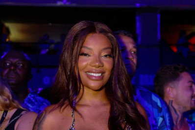 Em camarote, Ludmilla prestigia Brunna Gonçalves na Sapucaí