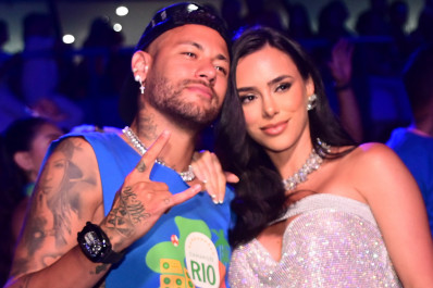 Biancardi recebe vídeo de Neymar em festa com mulheres e casamento entra em crise