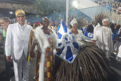 'Ele está aqui com a gente', diz Pinah, icônica passista da Beija-Flor sobre homenagem ao mestre Laíla