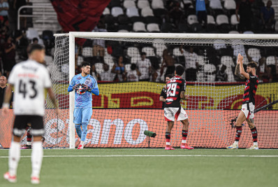 Perto de final, Flamengo conta com Rossi sem levar gol no Carioca e defesa forte