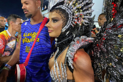 'Não sou mais que ninguém', diz Viviane Araújo sobre reconhecimento no Carnaval