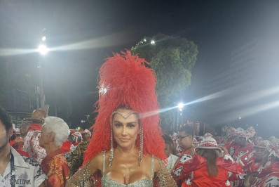 Madrinha do Salgueiro, Deborah Secco fala em expectativa para campeonato da escola